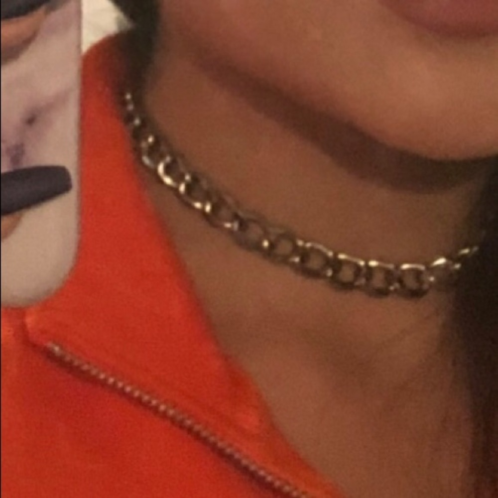 Chain choker accessory